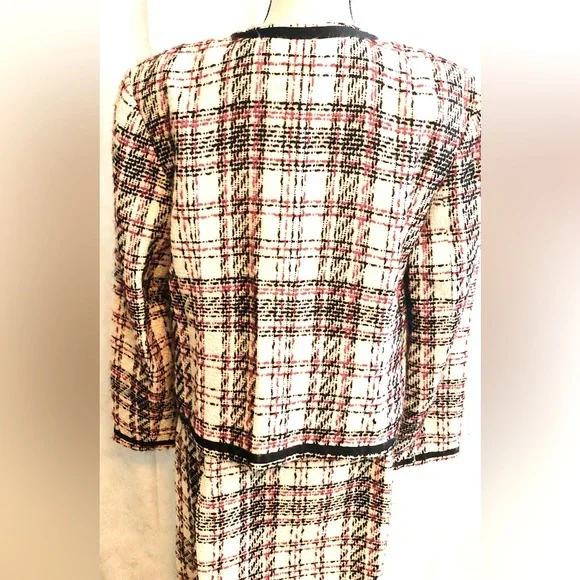 Chadwicks 2 piece, red, black and white tweed skirt set - Picture 4 of 7